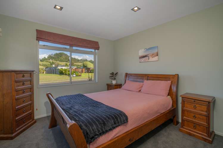 4 Hawk Hill Crescent Cooks Beach_16