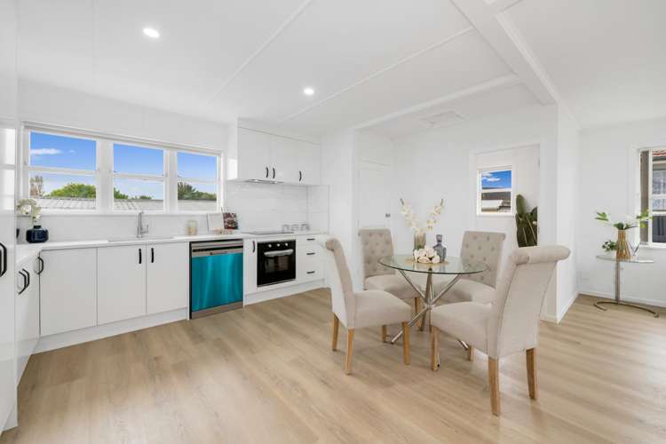 18 Crown Crescent Otara_18