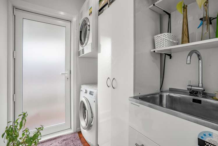 63 Mark Avenue Paparangi_14