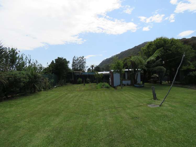 17 River Road Hector_7