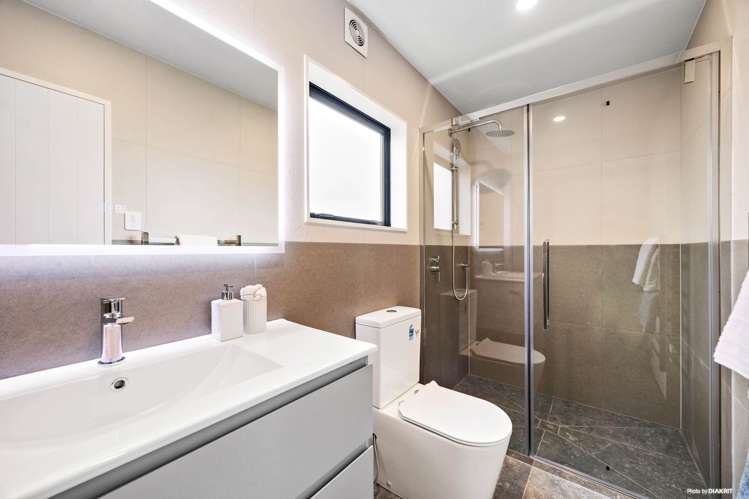11B Rene Place Sunnyhills_11