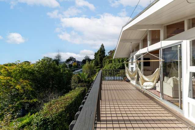 STUNNING HOME WITH SPECTACULAR VIEWS!