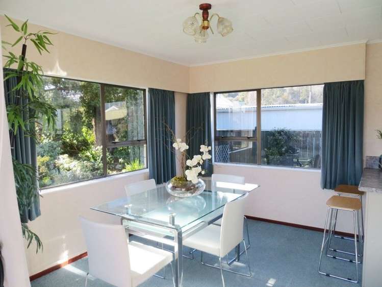 2/1 Alyson Place Stoke_7