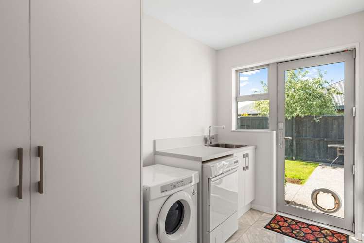 38 Carnaveron Drive Lincoln_25