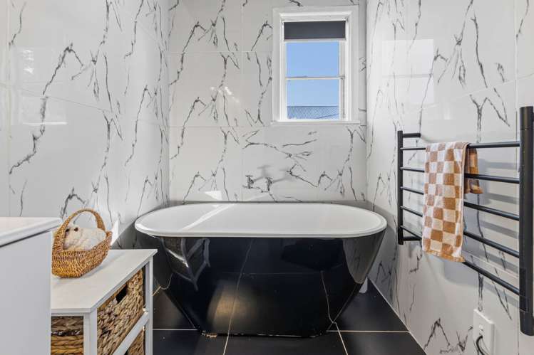 46 Kelman Road Kelston_11