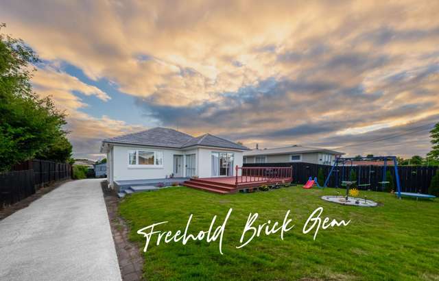 Modern Living + Brick Classic + Aberdeen School