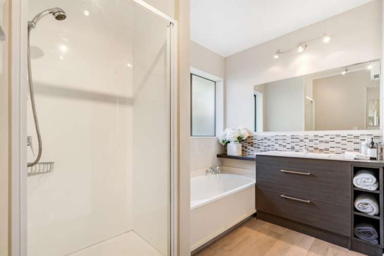 2/5 Askew Place Farm Cove_10