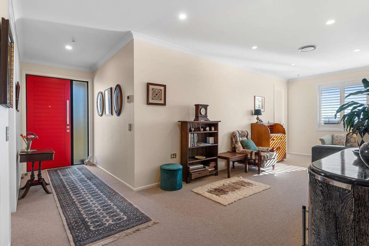 221 The Ridgeway_1