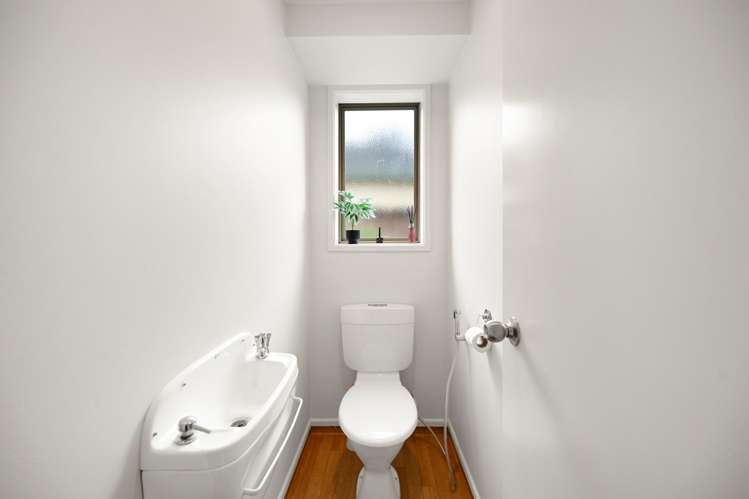 221 Old Farm Road Hamilton East_13