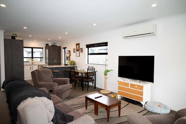 18/11 Errol Close Burbush_4