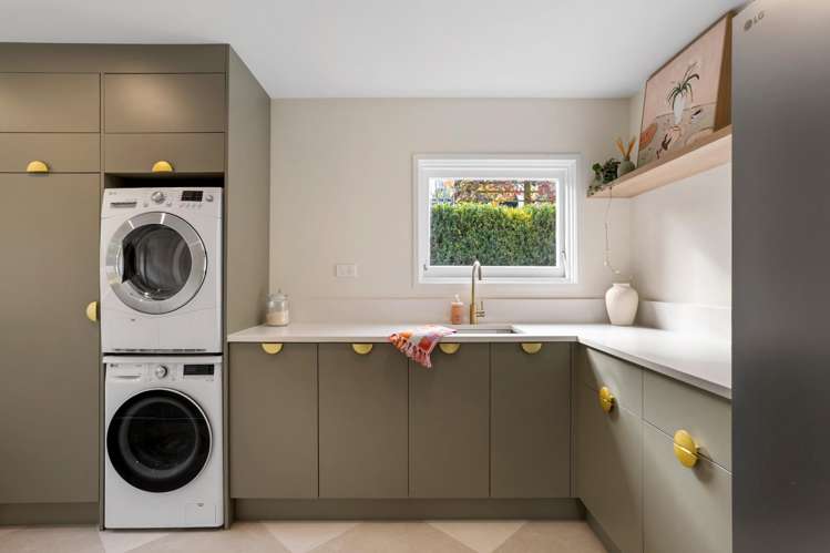 35 Ridgemount Rise Mangere Bridge_13