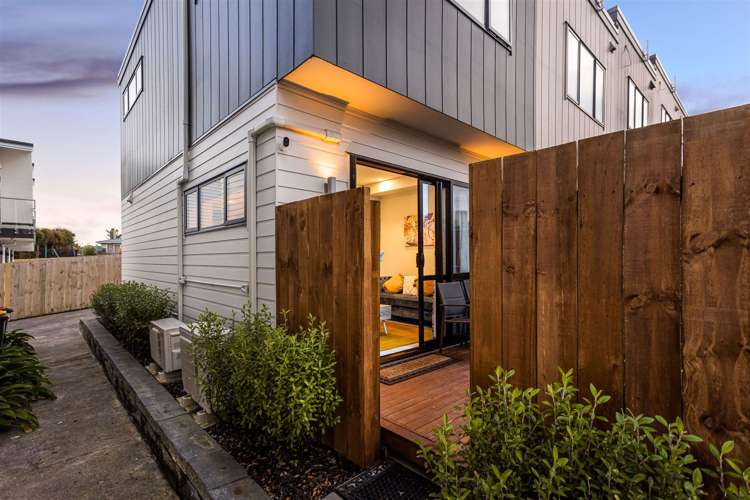 4/6 Hepburn Road Glendene_11