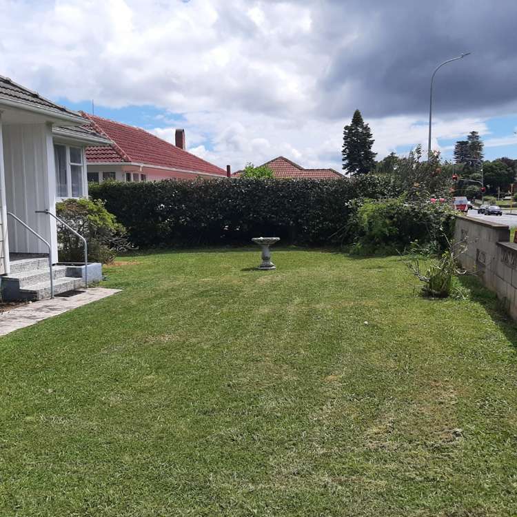 95 Hillsborough Road 1687_1
