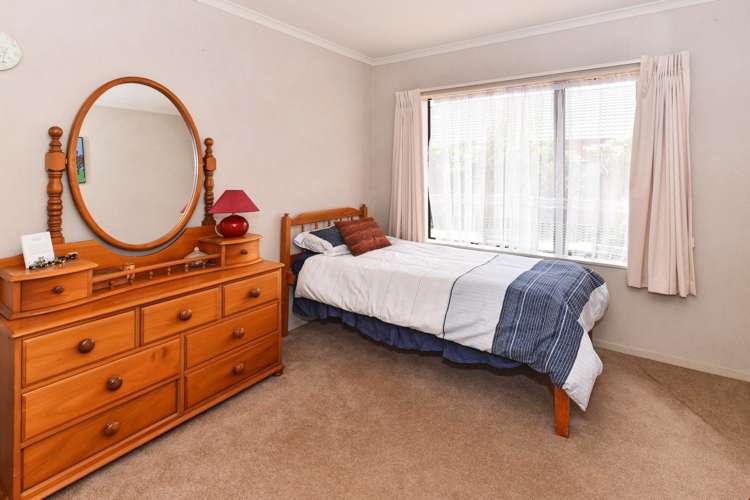 6 Aberdeen Crescent Wattle Downs_23