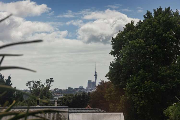 8 Summit Drive Mount Albert_32