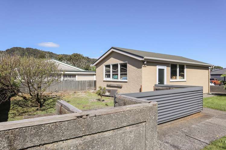 90 Domett Esplanade Cobden_24
