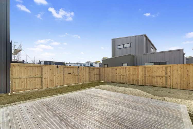  5 Selkirk Lane Hamilton Lake_11