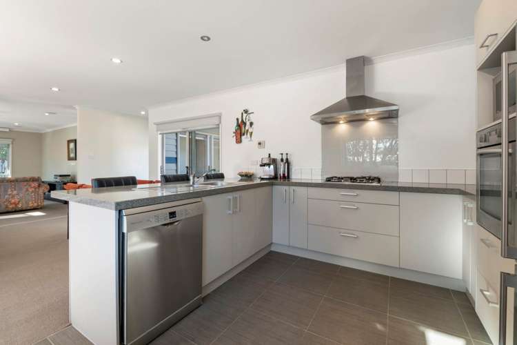 16 Saltwood Street Red Beach_8