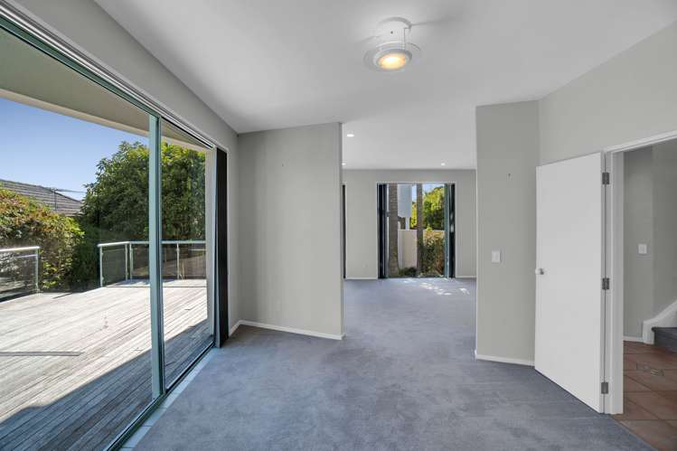 2/42 Churchill Road Murrays Bay_7