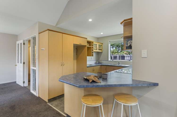 2 Delaware Crescent Russley_7