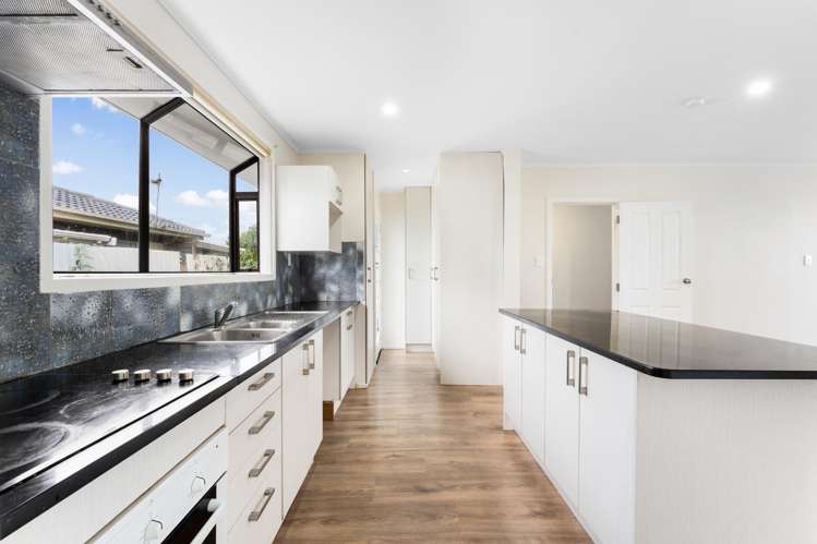 128 Cobham Crescent Kelston_7