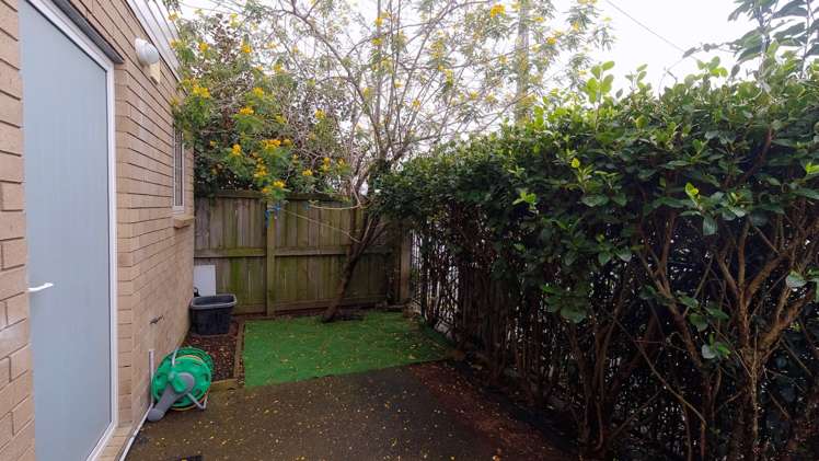 1 Chiefs Court Hamilton East_11