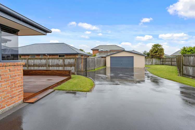 4 Riverwood Boulevard Redwood_4