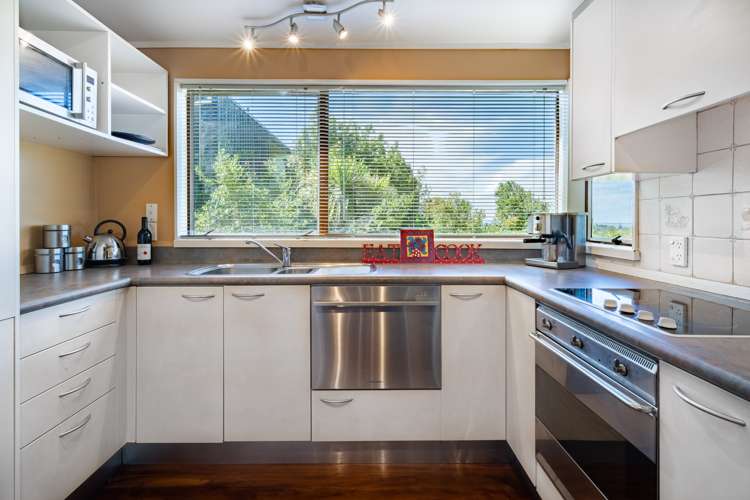 212 Golf Road Titirangi_5