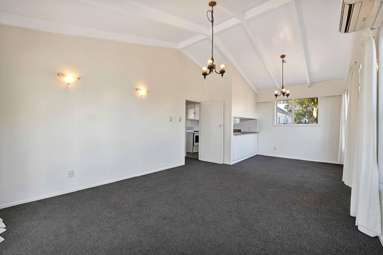 2/341 Devon Street West_2