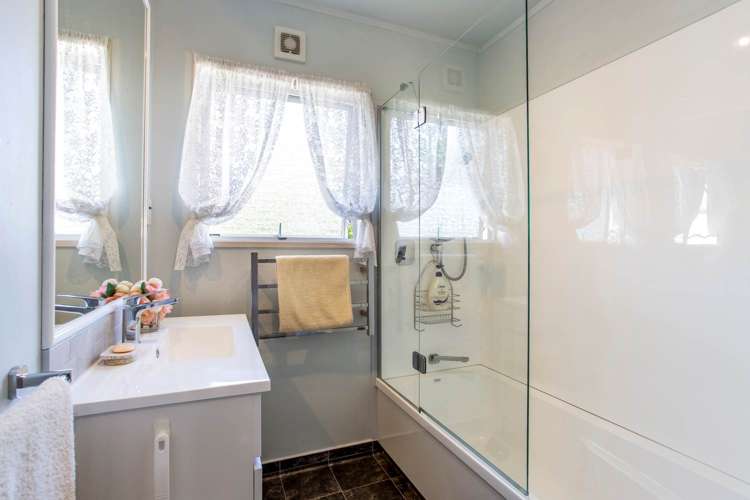 2/32 Capilano Place Glenfield_13