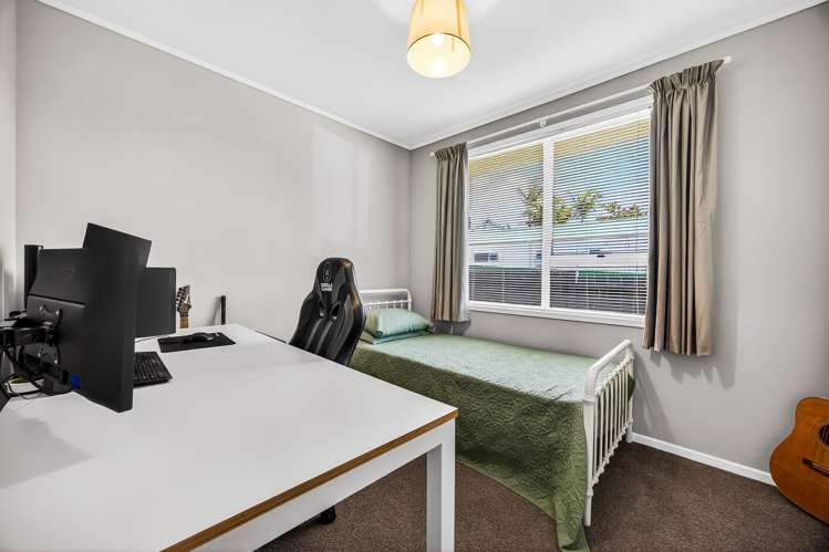 8 Camphora Place Ranui_11