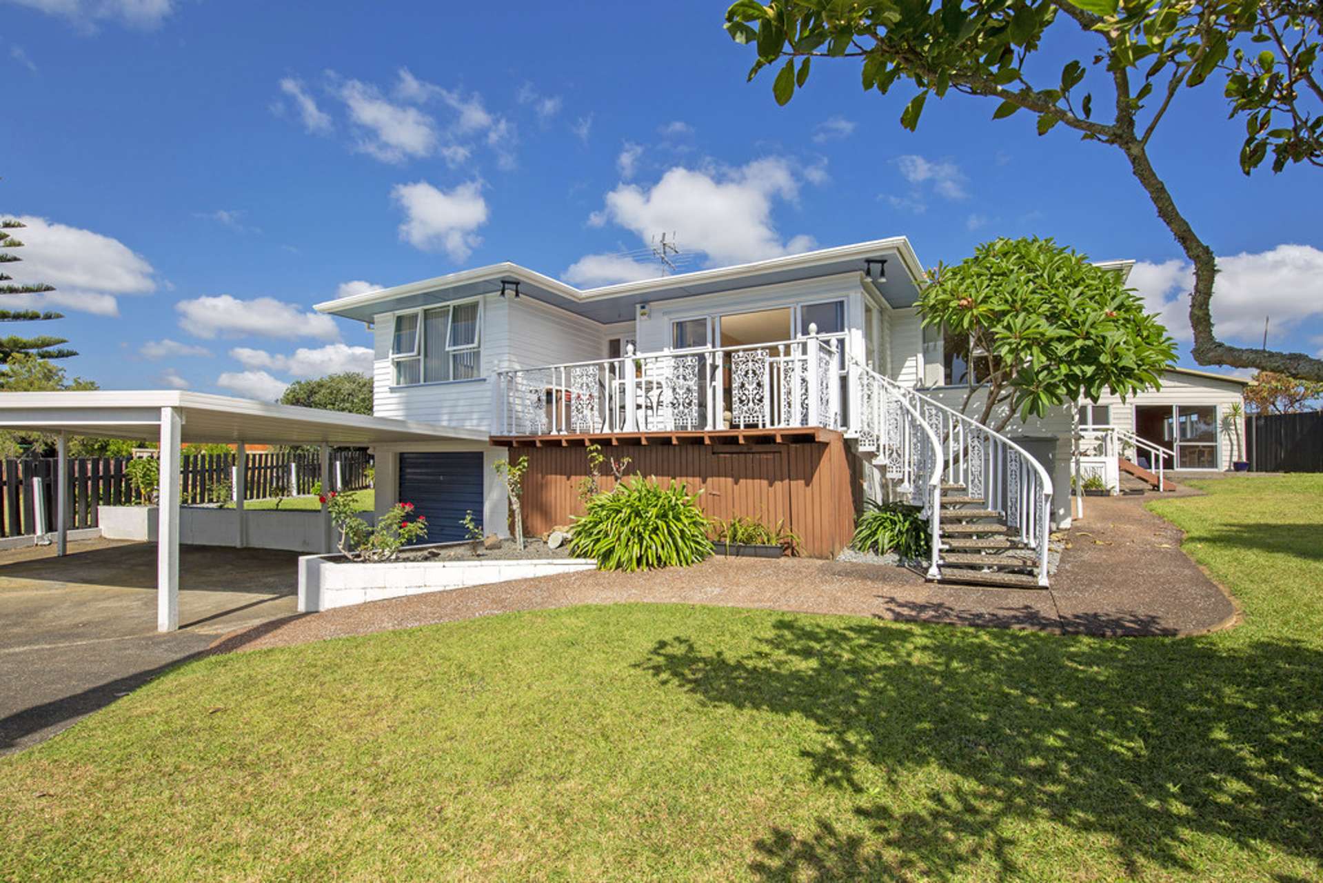 13 De Thiery Place Pakuranga Heights_0