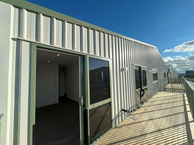 2/15 De Havilland Way 11229_16
