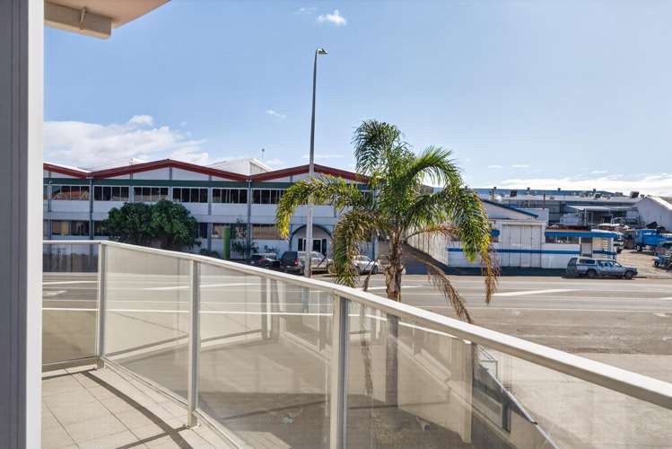 6/90 Customhouse Street Gisborne_17