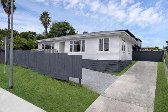 Freehold Living in Prime Te Atatu Location