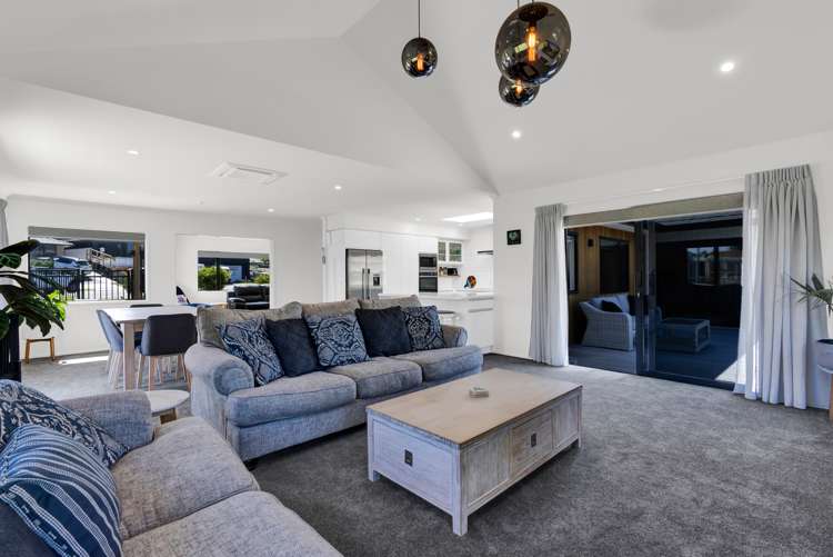 6 Francis Douglas Drive Westown_12