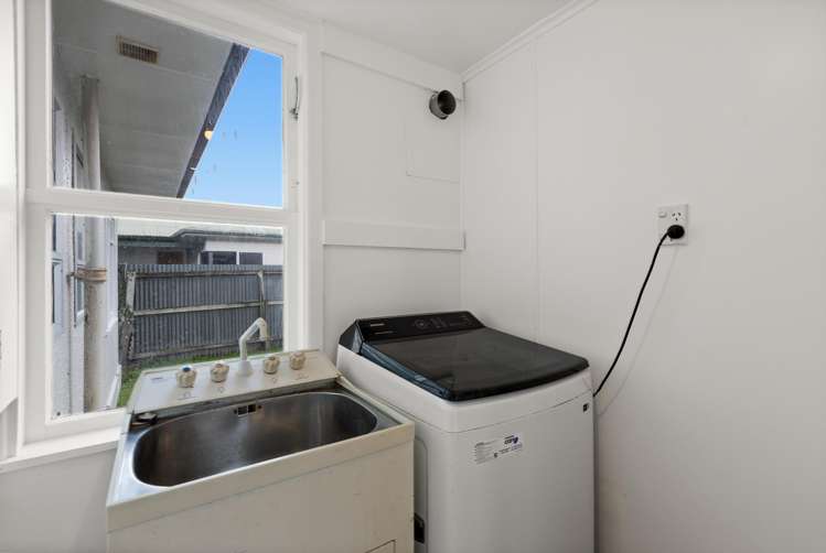 809 Maitland Crescent Mayfair_12