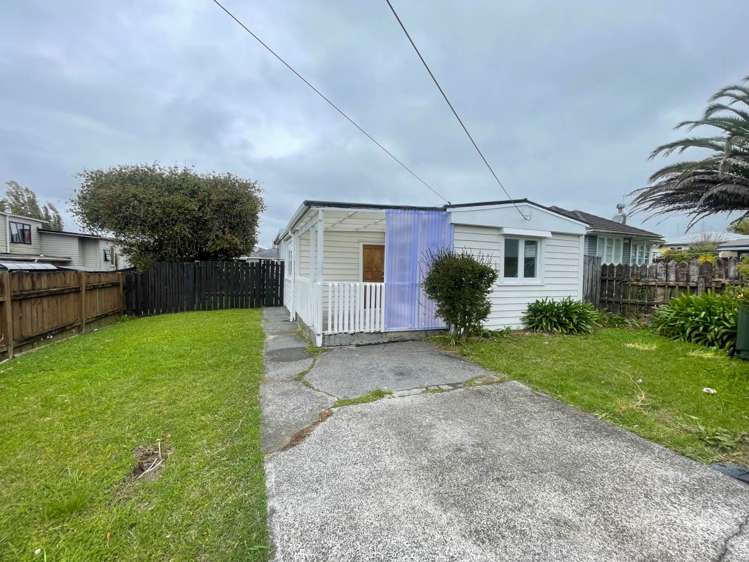 1/19 Archibald Road Kelston_0