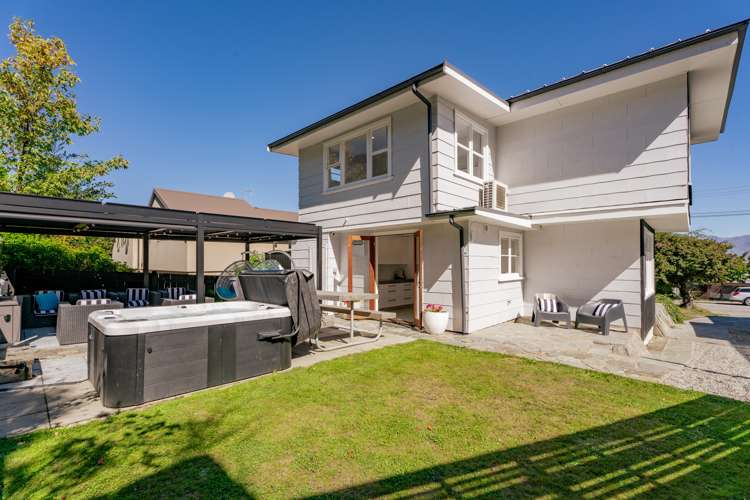 5 Hallenstein Street Queenstown_19