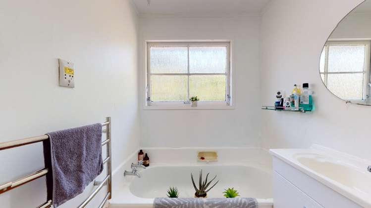 131 Helston Road Paparangi_10