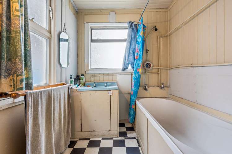 70 Leckhampton Court Clyde Hill_17