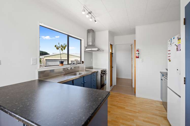 11 Simcox Street Otaki Beach_9