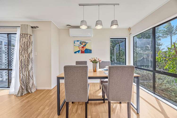 23 Gosford Drive Botany Downs_8