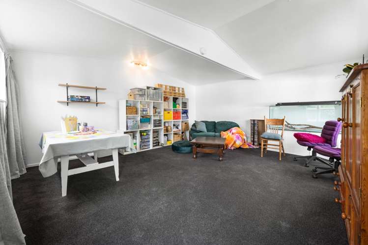 15 Helleur Road Massey_15