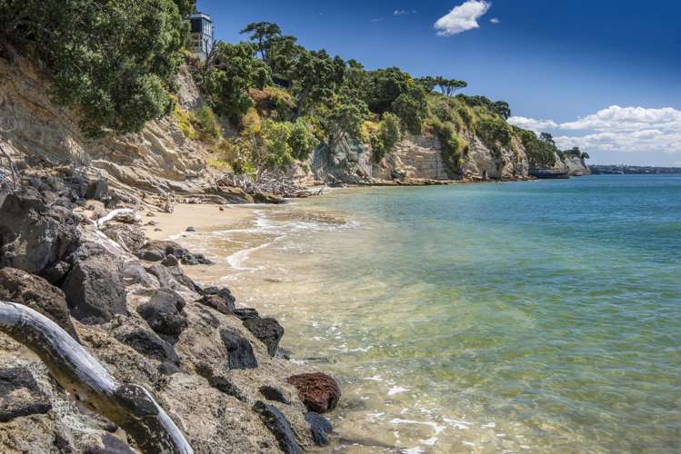 18 Hamana Street Narrow Neck_18