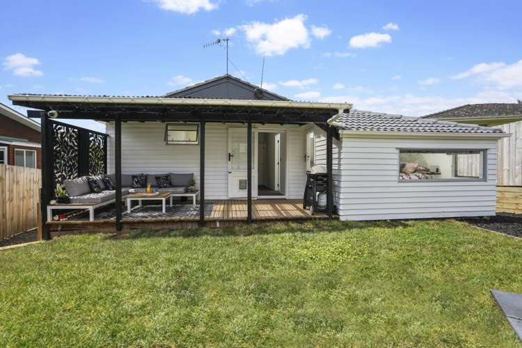 25 Finlow Drive Te Atatu South_21