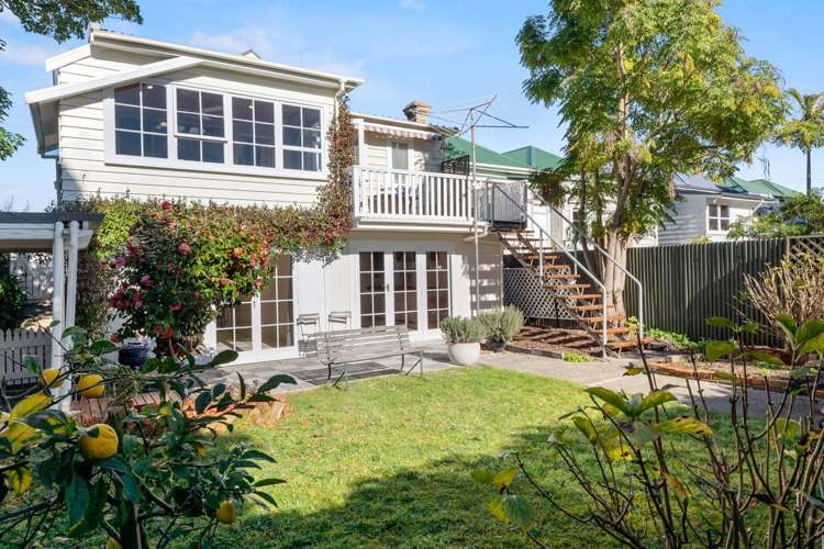 29 Queens Parade Devonport_41