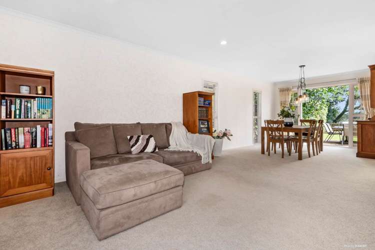 7 Brechin Place Wattle Downs_3