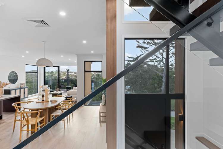 545 Beach Road Murrays Bay_11