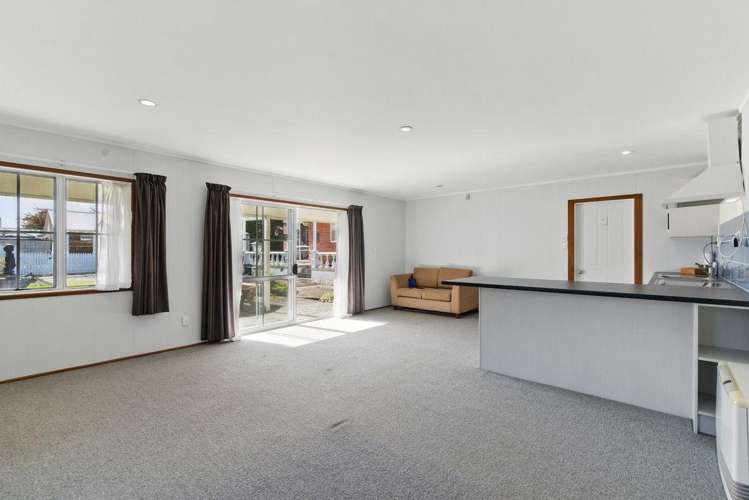 229 Shakespeare Street 11373_14